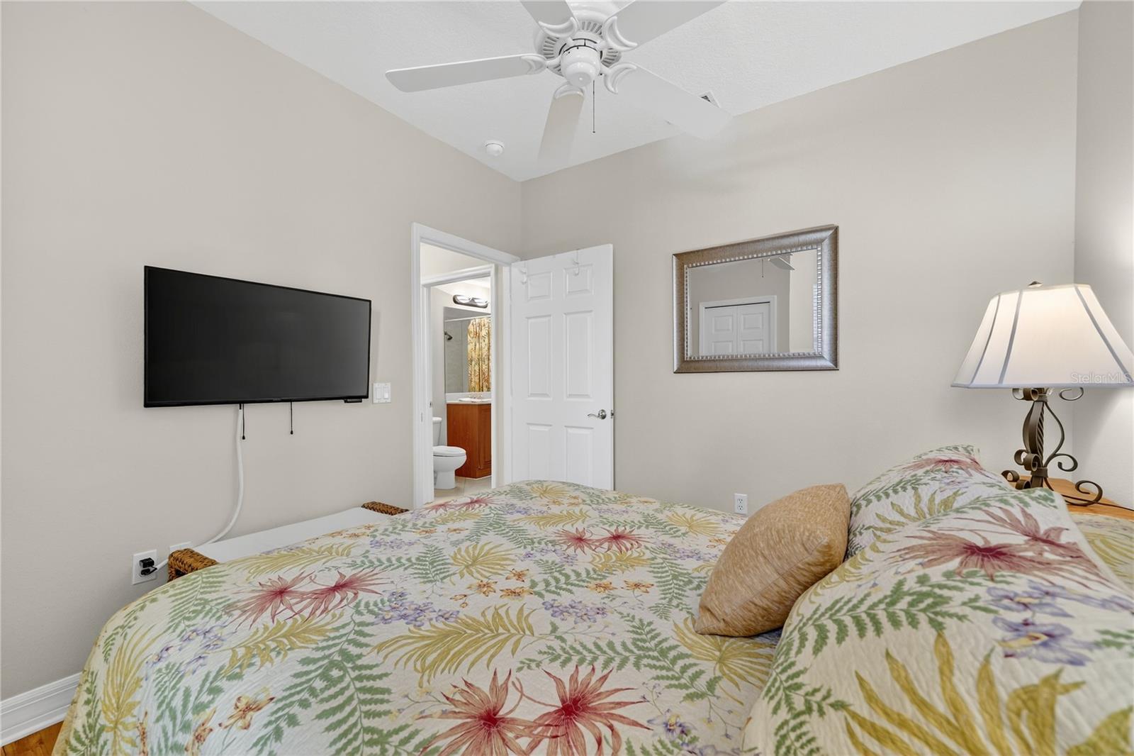 Image 16 of 59 For 926 River Basin Court 101