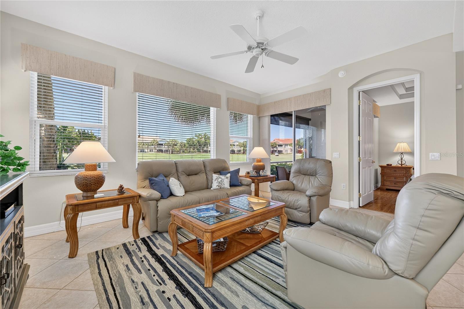 Image 24 of 59 For 926 River Basin Court 101