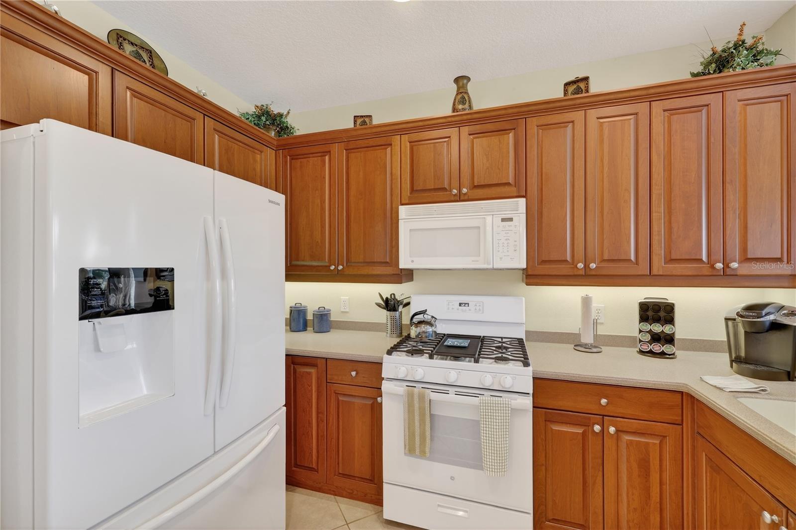 Image 27 of 59 For 926 River Basin Court 101