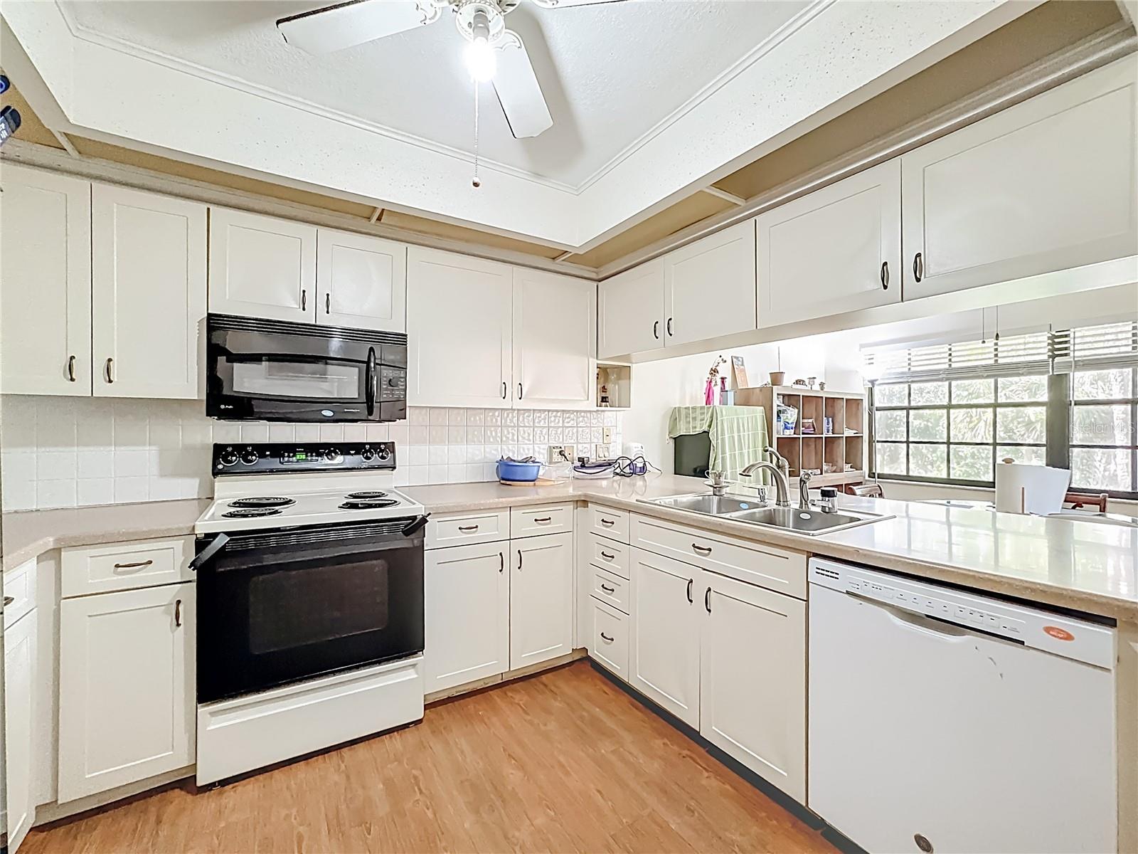 Image 15 of 32 For 7792 Fairway Woods Drive 1206