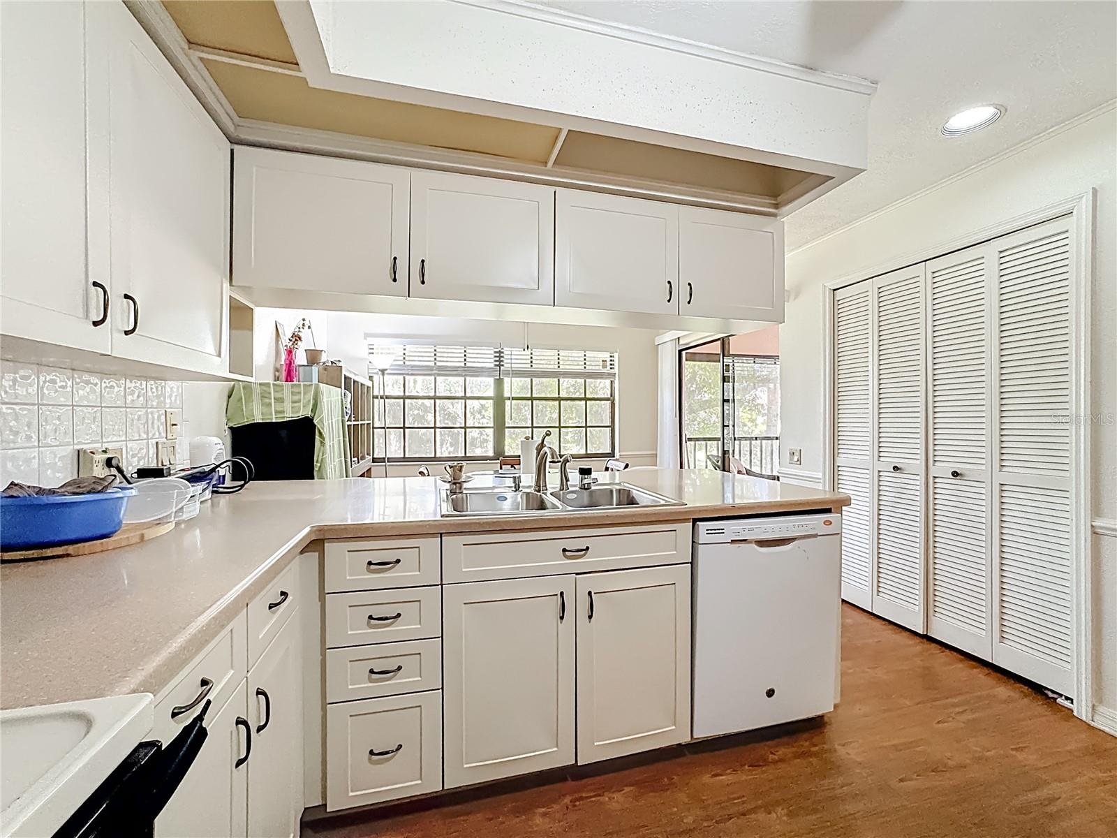 Image 16 of 32 For 7792 Fairway Woods Drive 1206