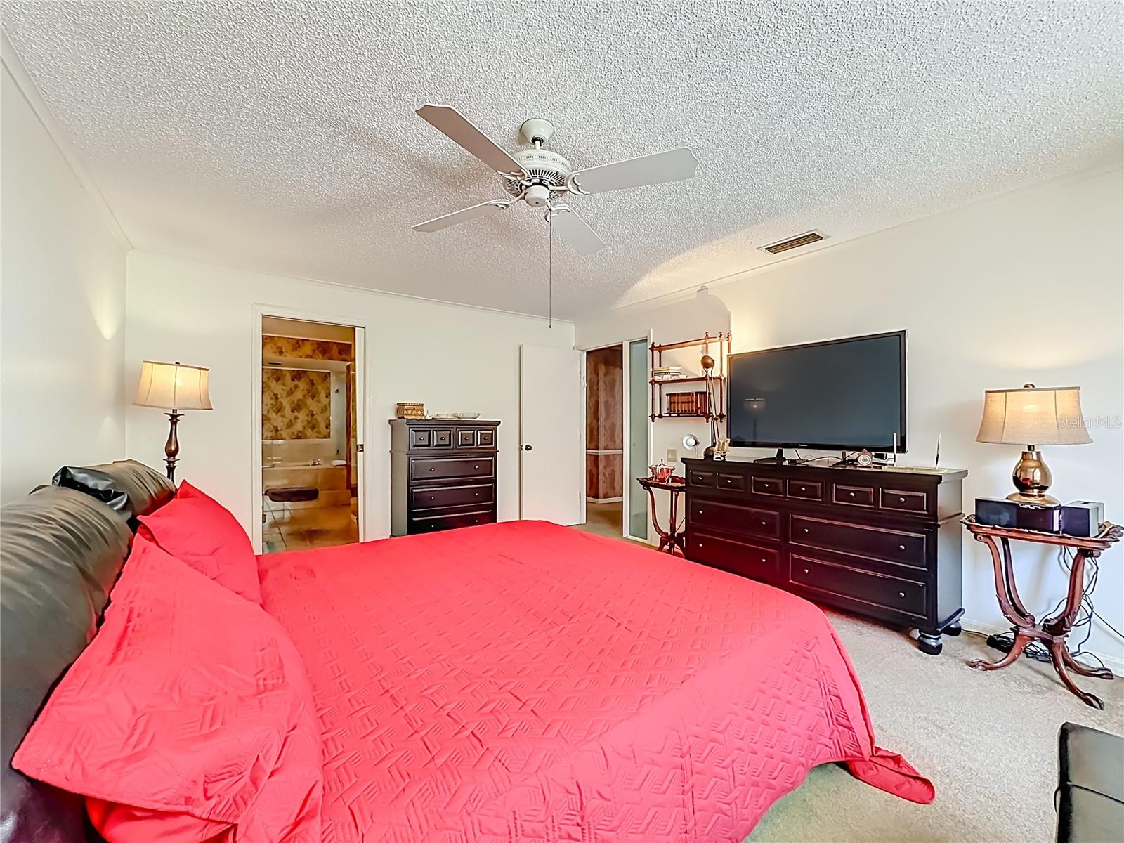 Image 23 of 32 For 7792 Fairway Woods Drive 1206