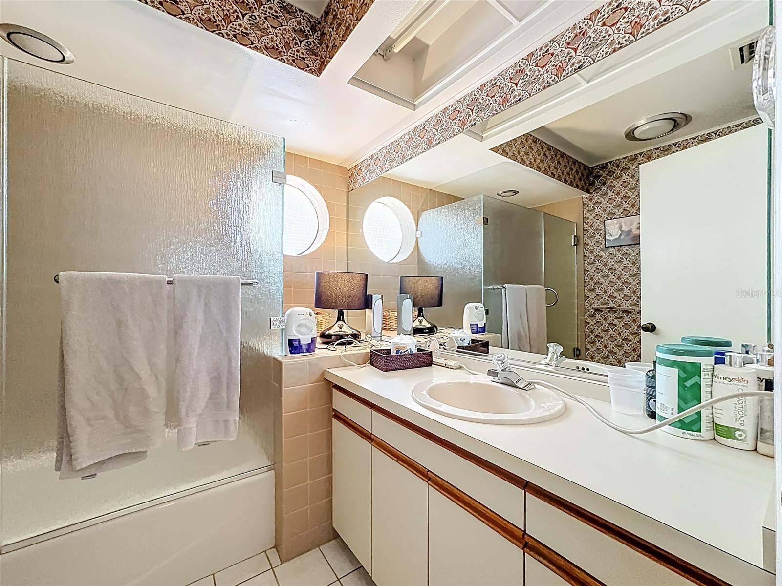 Image 27 of 32 For 7792 Fairway Woods Drive 1206