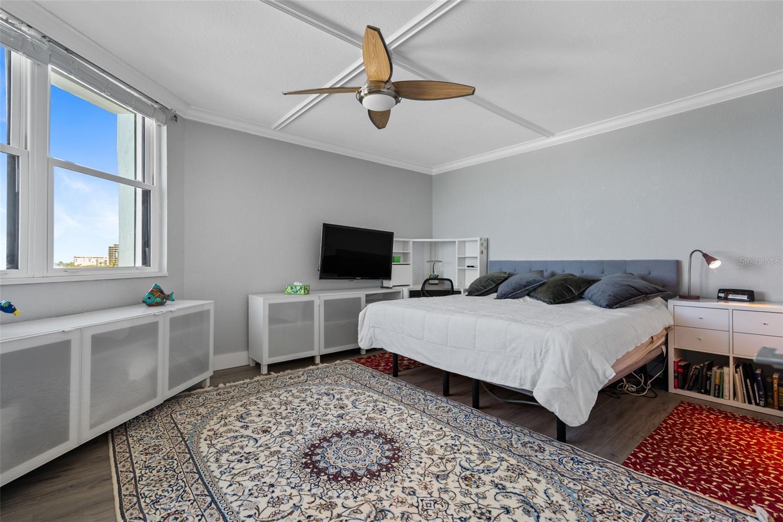 Image 19 of 32 For 1050 Longboat Club Road 506