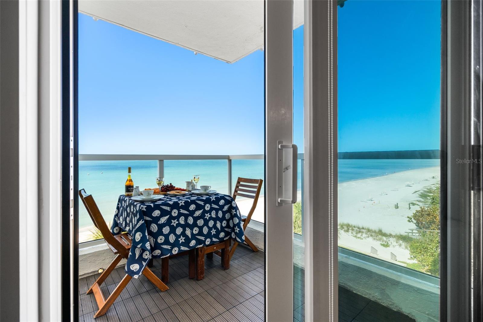 Image 29 of 32 For 1050 Longboat Club Road 506