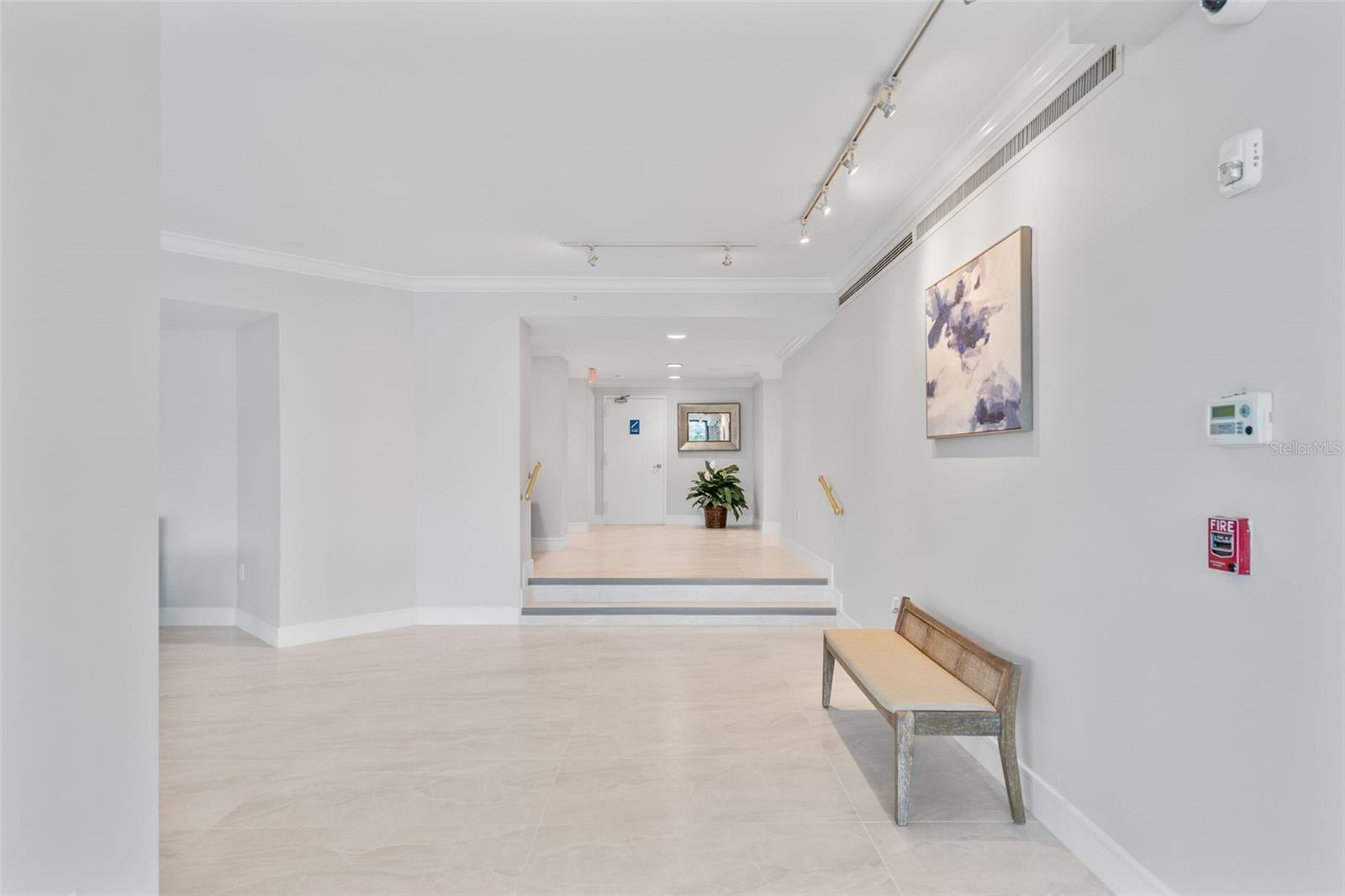 Image 4 of 32 For 1050 Longboat Club Road 506