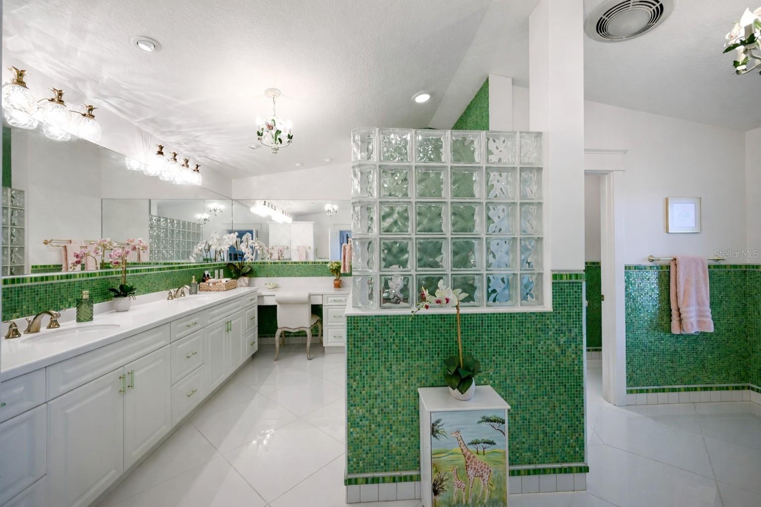 Image 43 of 94 For 6100 Riverview Boulevard