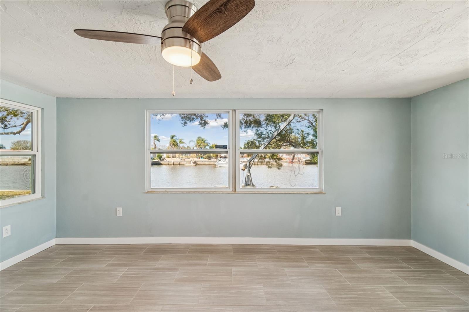 Listing photo id 19 for 1147 Rushmore Drive