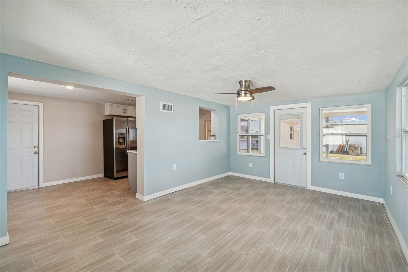 Listing photo id 22 for 1147 Rushmore Drive