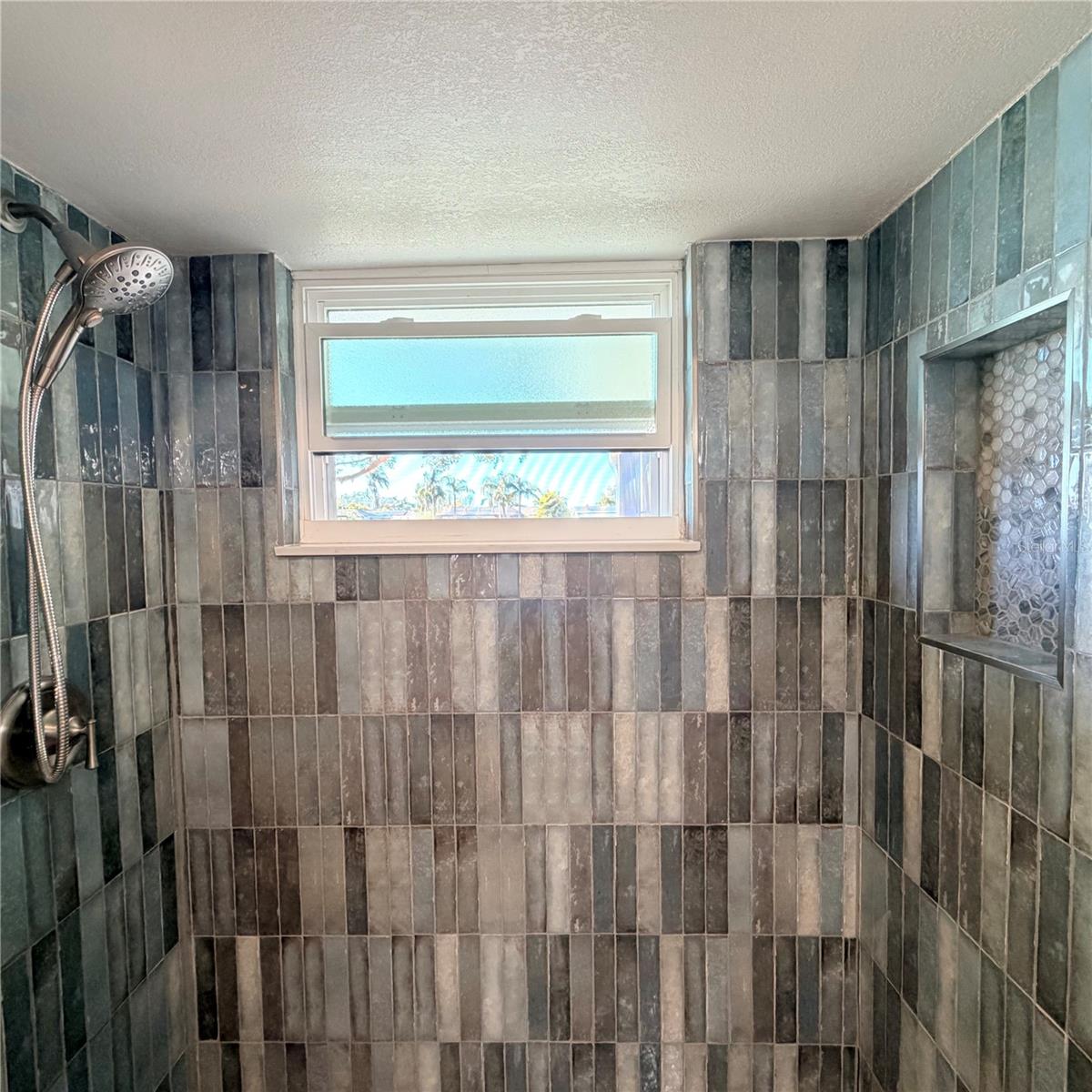 Listing photo id 27 for 1147 Rushmore Drive