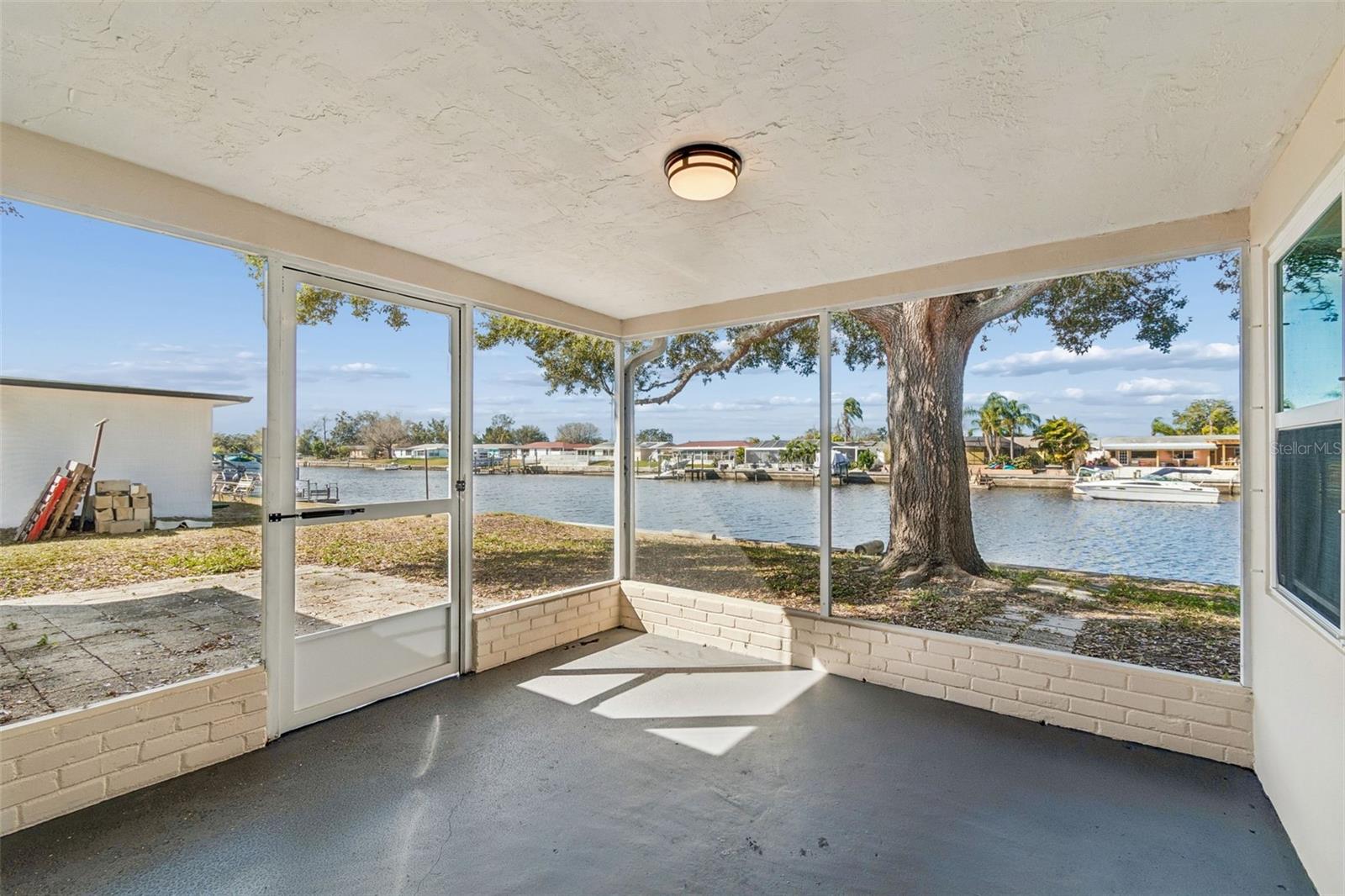 Listing photo id 34 for 1147 Rushmore Drive