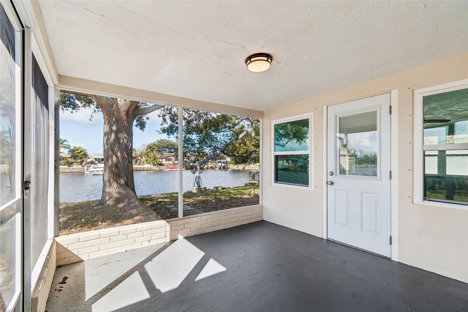 Listing photo id 35 for 1147 Rushmore Drive