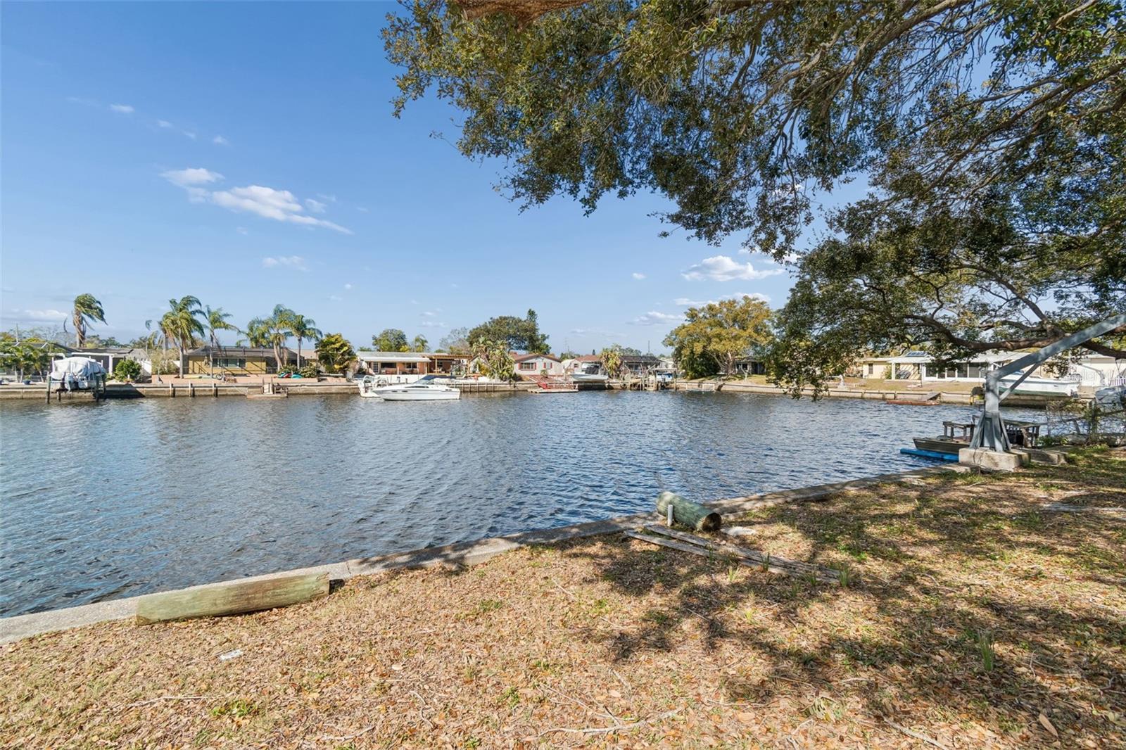 Listing photo id 39 for 1147 Rushmore Drive