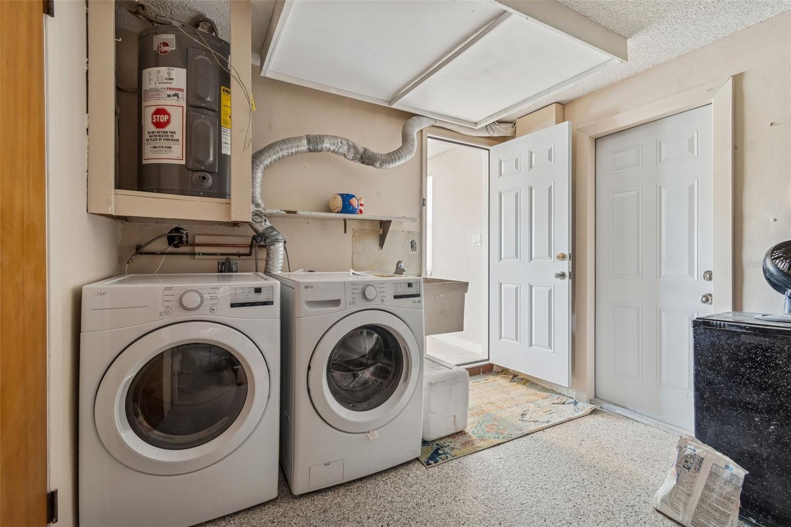 Listing photo id 42 for 1147 Rushmore Drive