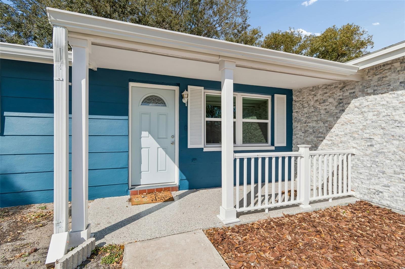 Listing photo id 3 for 1147 Rushmore Drive