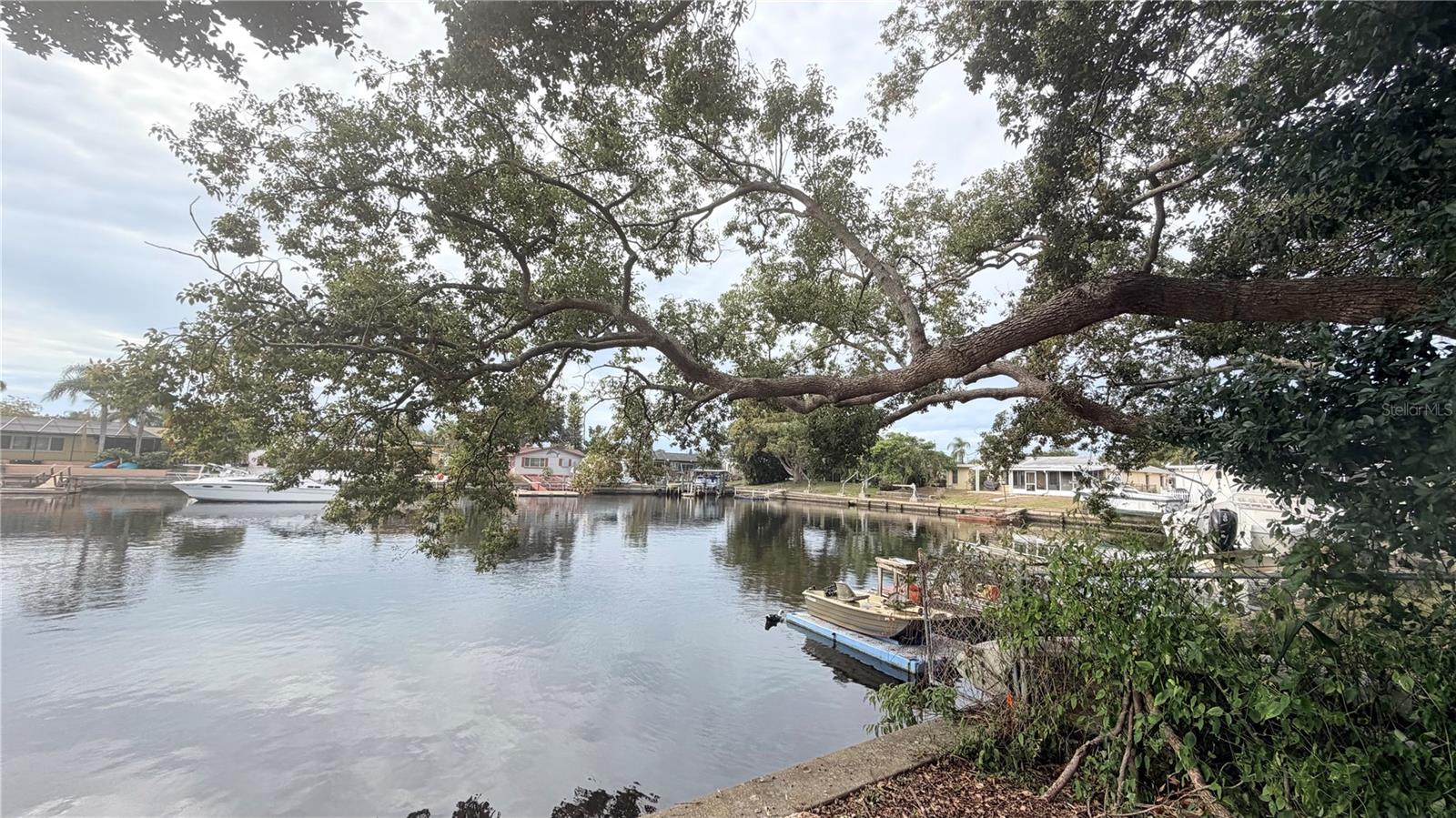 Listing photo id 64 for 1147 Rushmore Drive