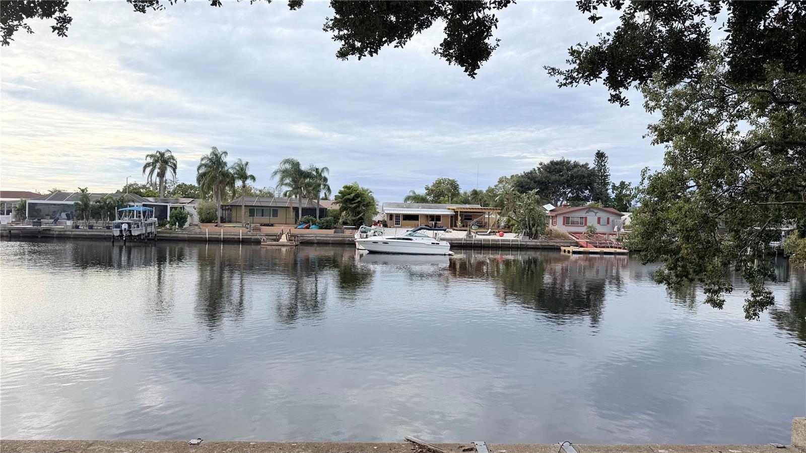 Listing photo id 65 for 1147 Rushmore Drive