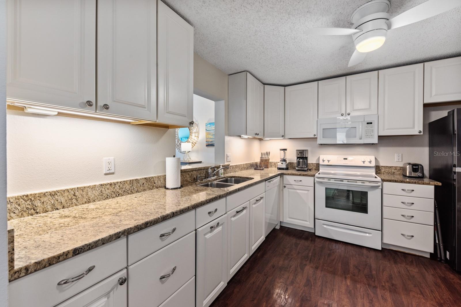 Image 12 of 35 For 5656 Ashton Lake Drive 5656