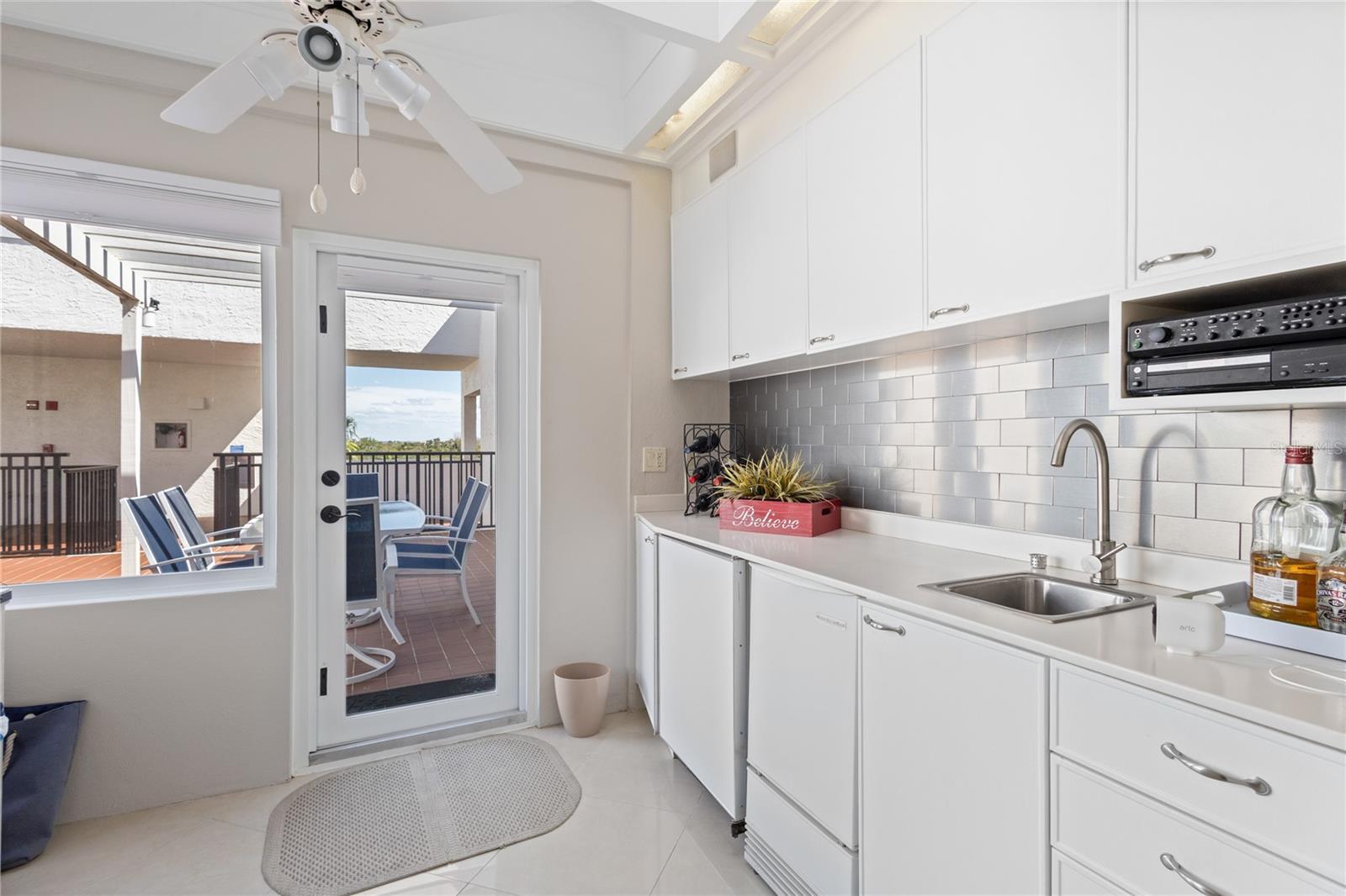 Image 48 of 72 For 1445 Gulf Of Mexico Drive 501