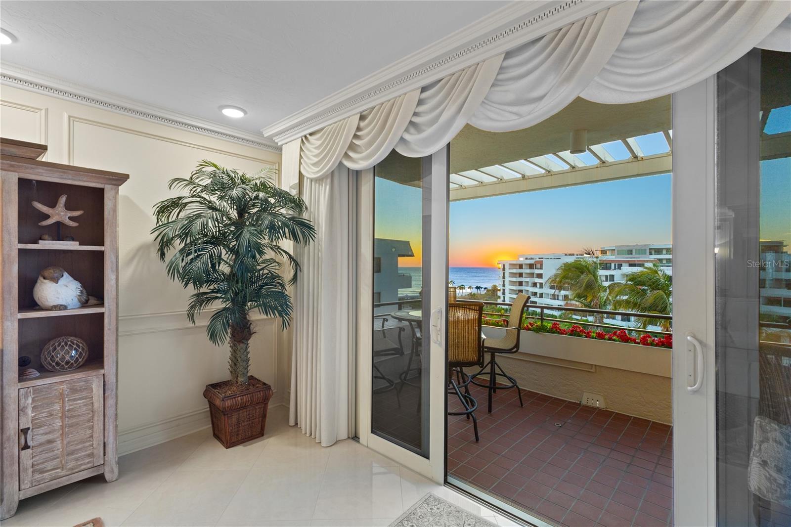 Image 7 of 72 For 1445 Gulf Of Mexico Drive 501