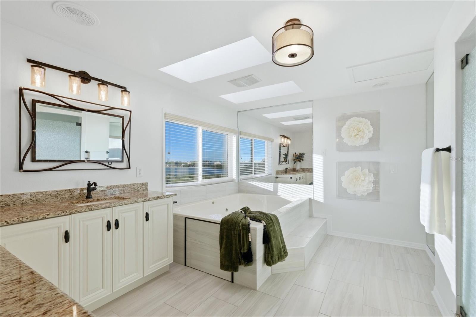 Image 32 of 73 For 3308 Palma Sola Boulevard