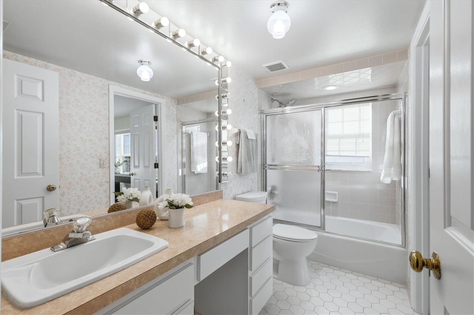 Image 38 of 73 For 3308 Palma Sola Boulevard