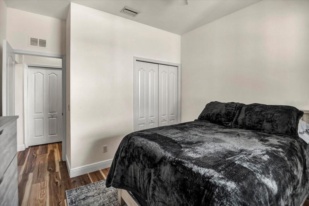 Image 10 of 47 For 1003 Fairwaycove Lane 205