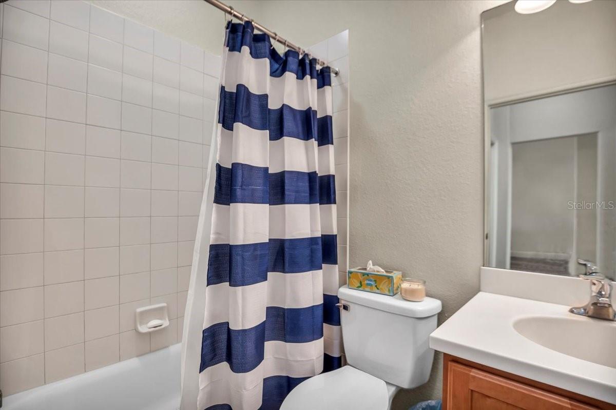 Image 12 of 47 For 1003 Fairwaycove Lane 205