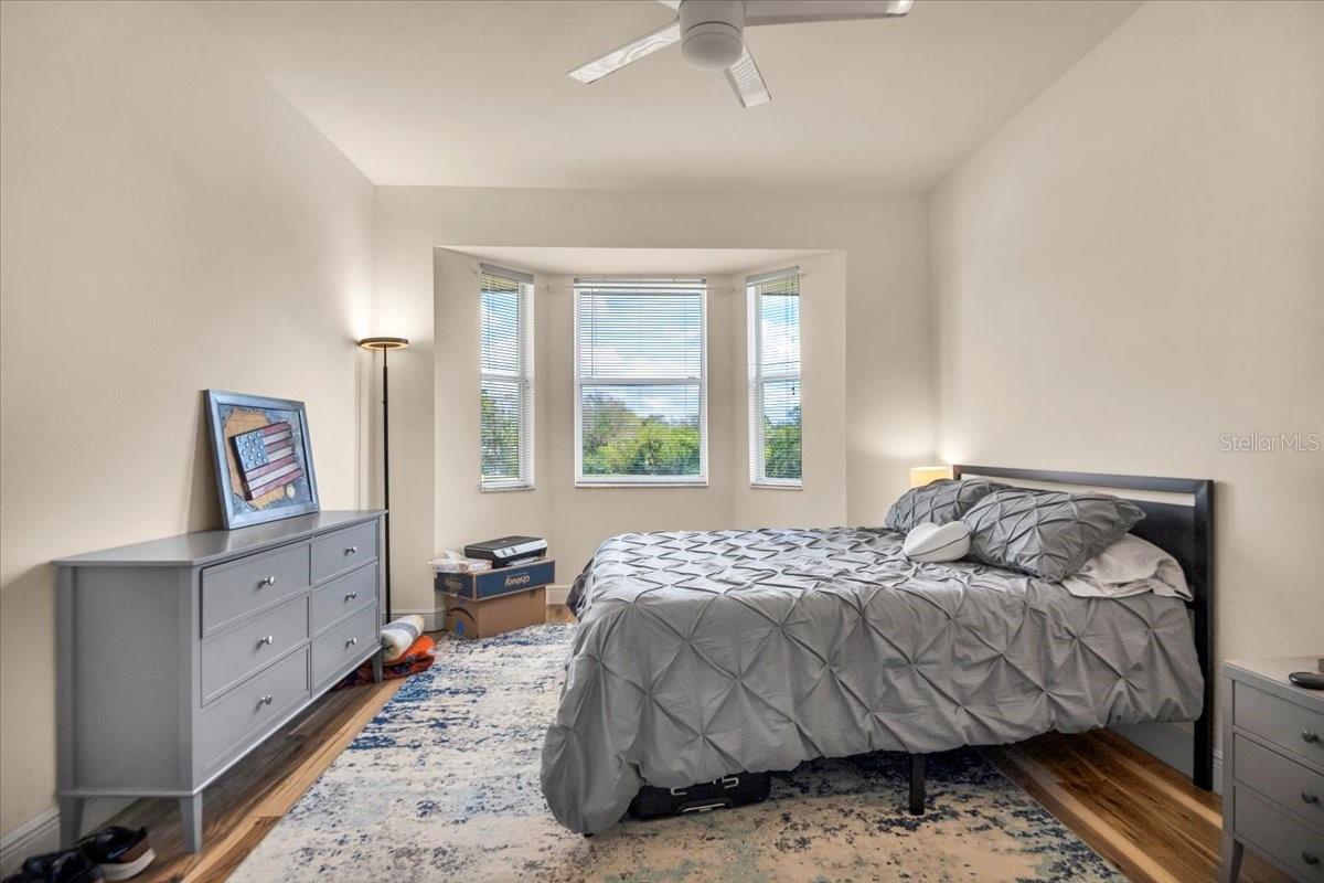 Image 14 of 47 For 1003 Fairwaycove Lane 205