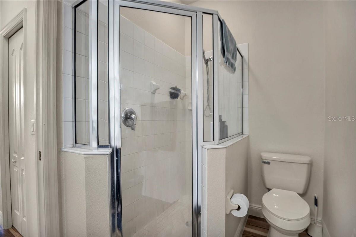 Image 16 of 47 For 1003 Fairwaycove Lane 205