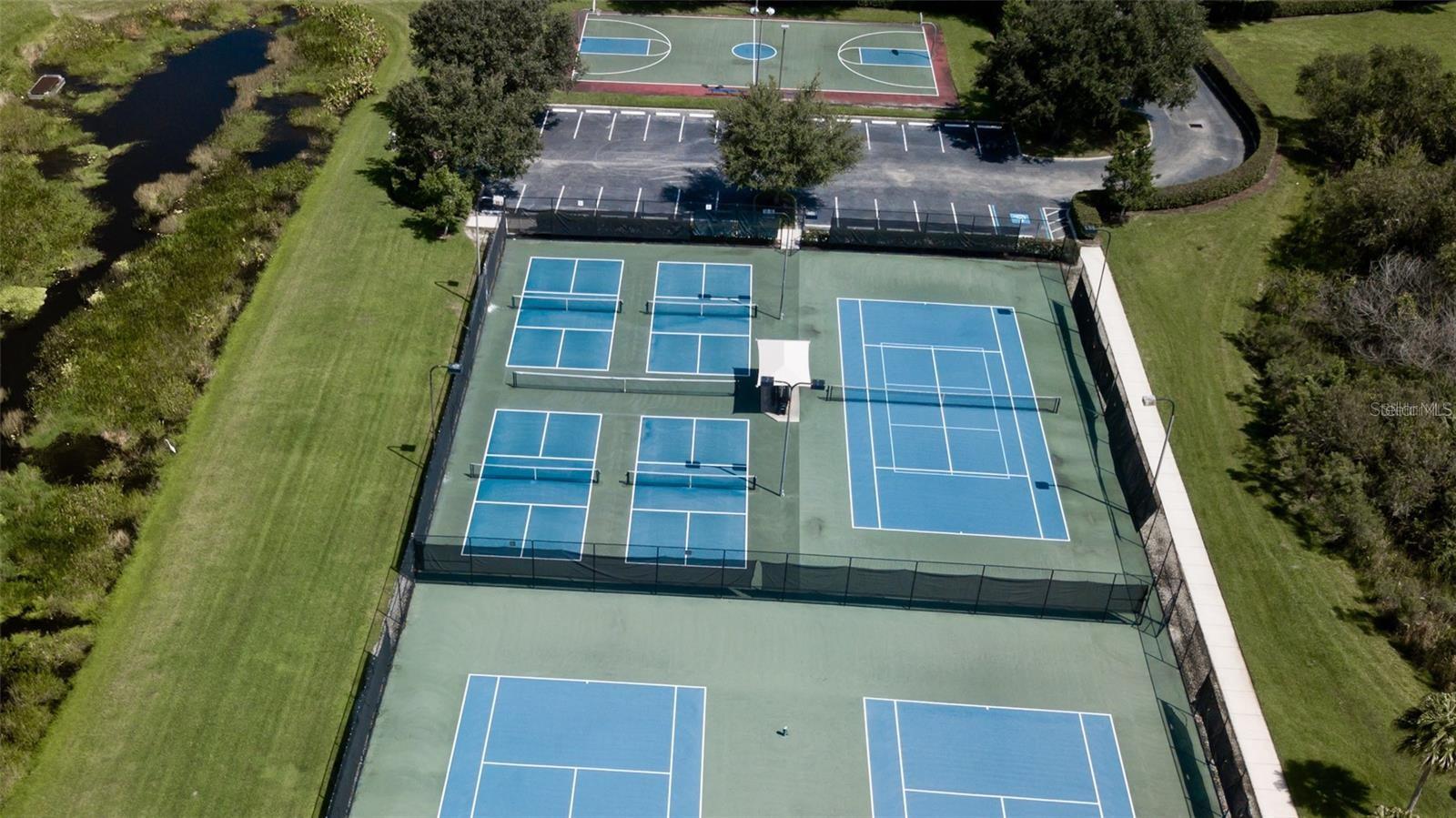 Image 33 of 47 For 1003 Fairwaycove Lane 205