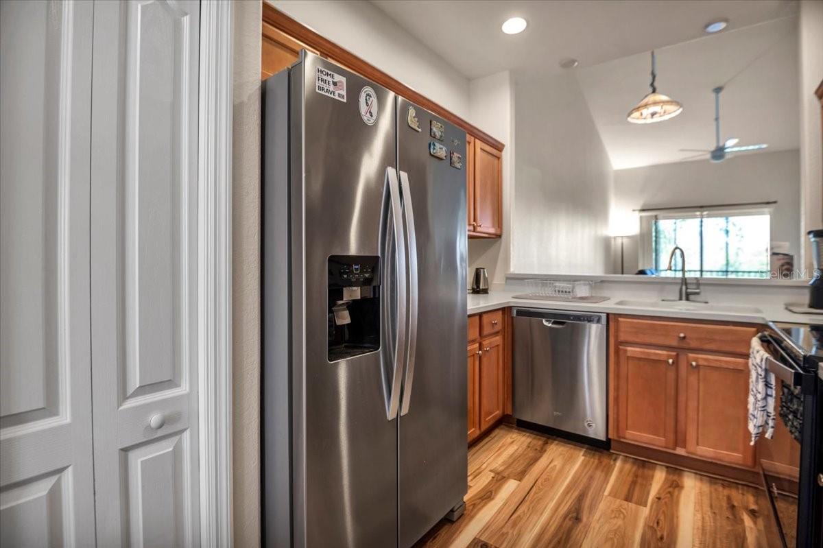 Image 5 of 47 For 1003 Fairwaycove Lane 205