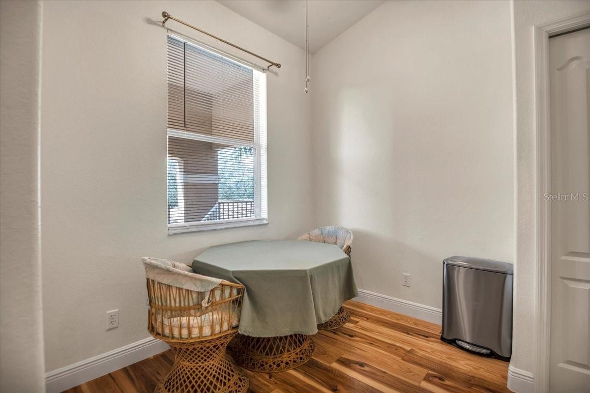 Image 6 of 47 For 1003 Fairwaycove Lane 205