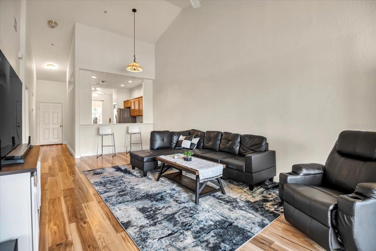 Image 7 of 47 For 1003 Fairwaycove Lane 205