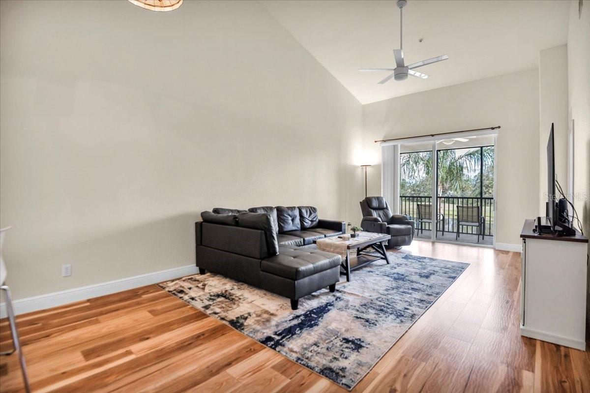 Image 8 of 47 For 1003 Fairwaycove Lane 205