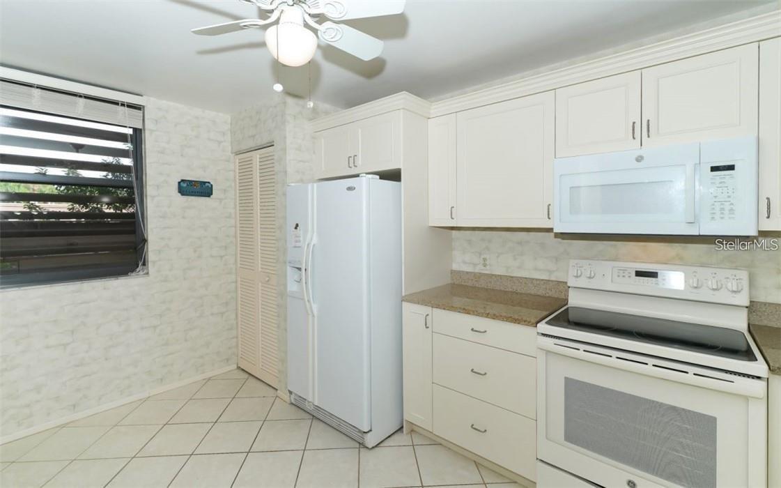 Image 7 of 25 For 183 Pineneedle Drive