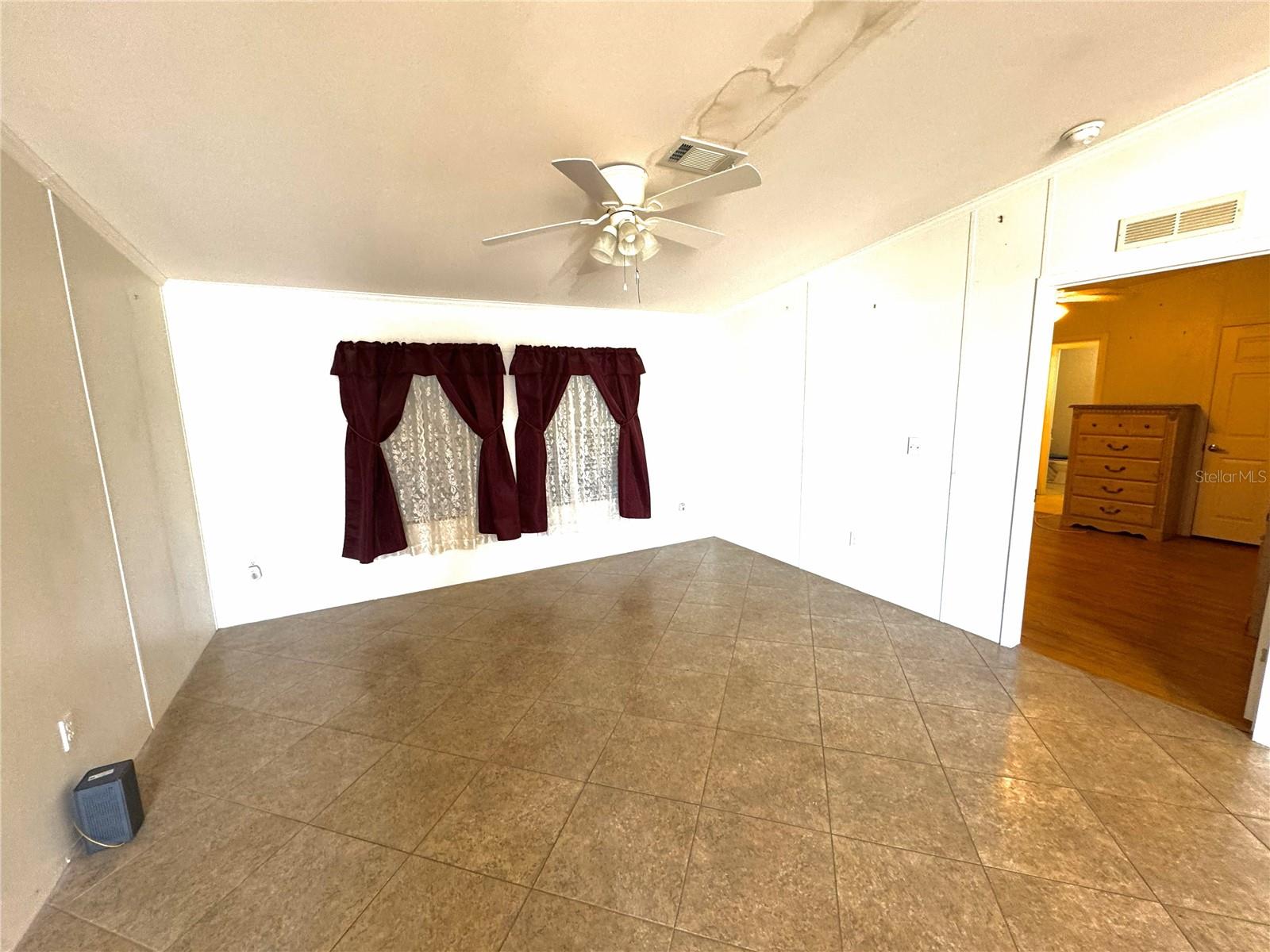 Image 10 of 41 For 216 Como Drive