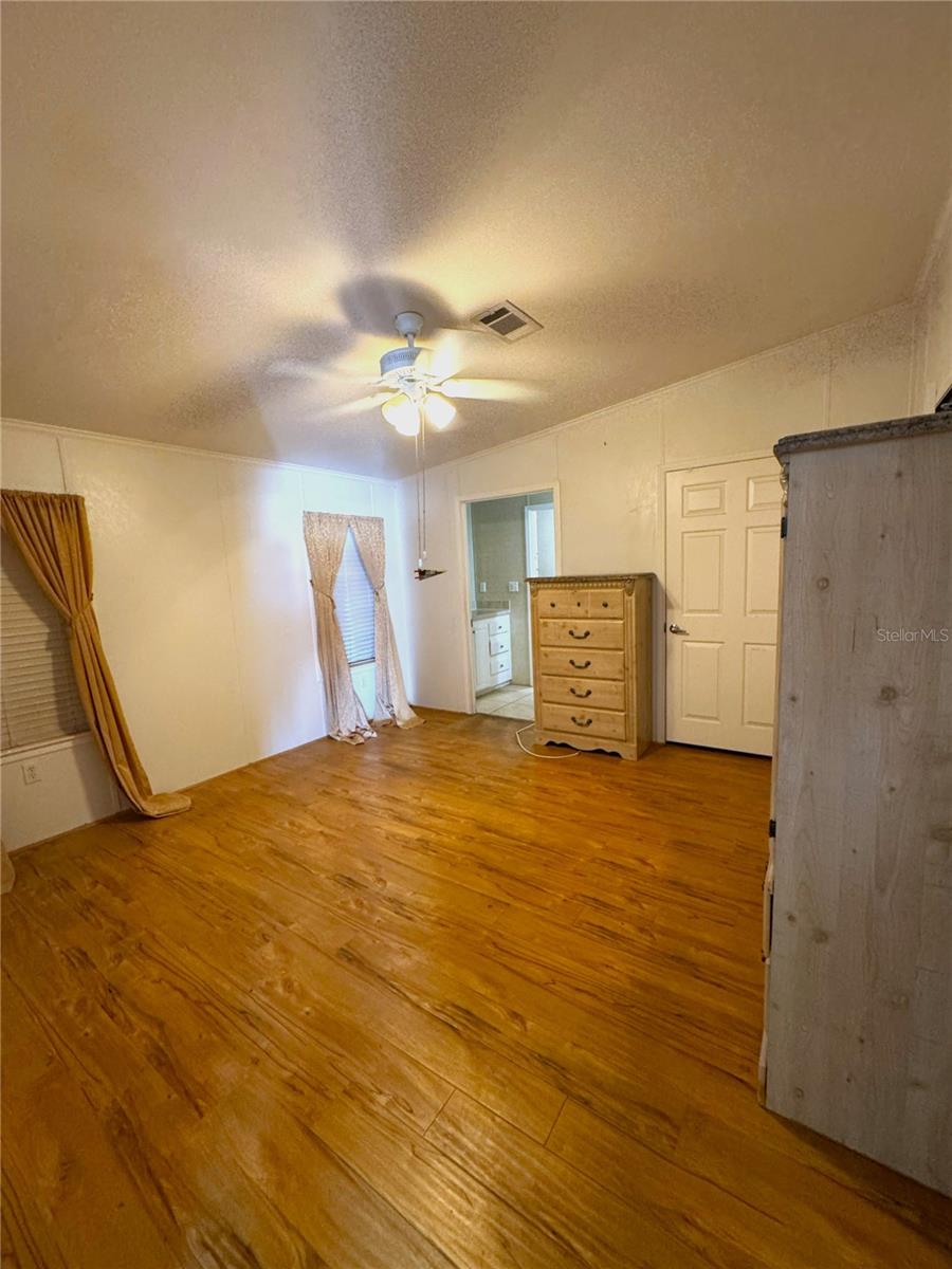 Image 14 of 41 For 216 Como Drive