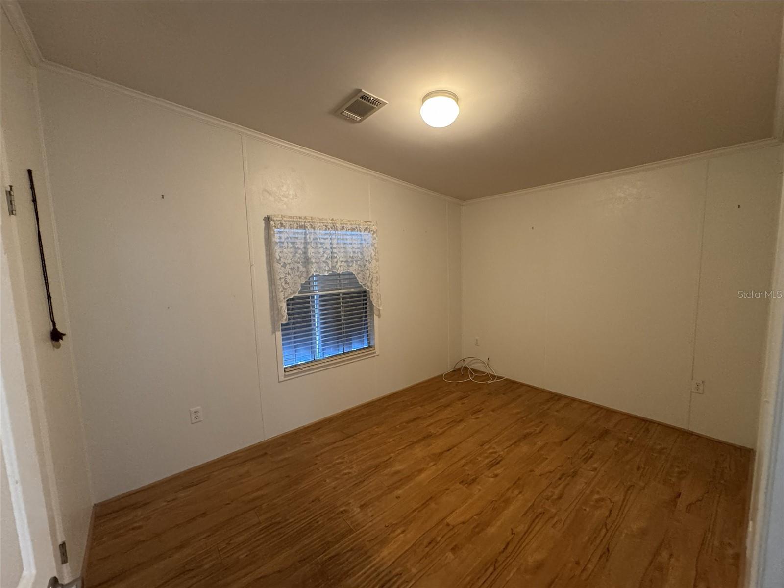 Image 15 of 41 For 216 Como Drive