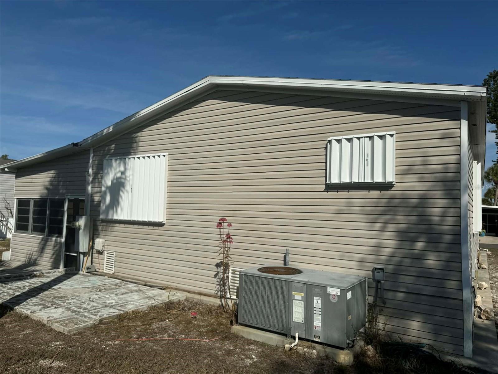 Image 2 of 41 For 216 Como Drive