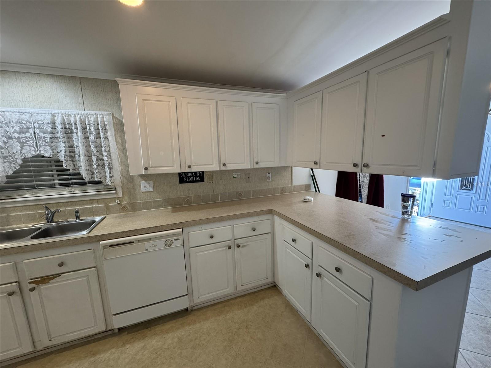 Image 20 of 41 For 216 Como Drive