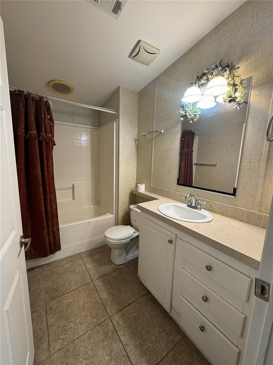 Image 22 of 41 For 216 Como Drive