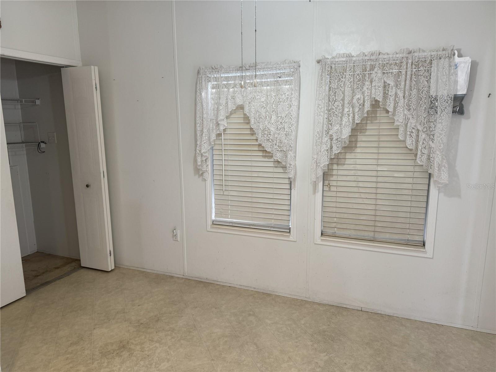 Image 24 of 41 For 216 Como Drive