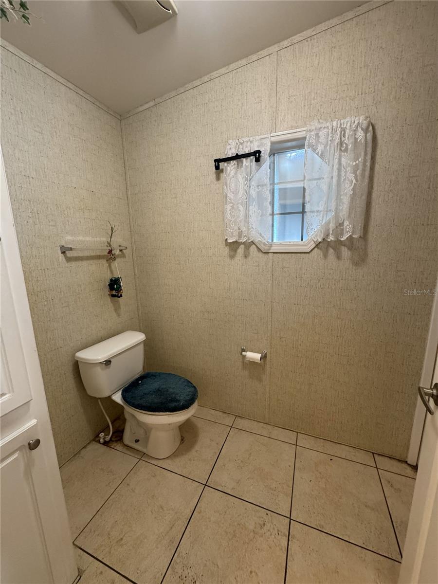 Image 25 of 41 For 216 Como Drive