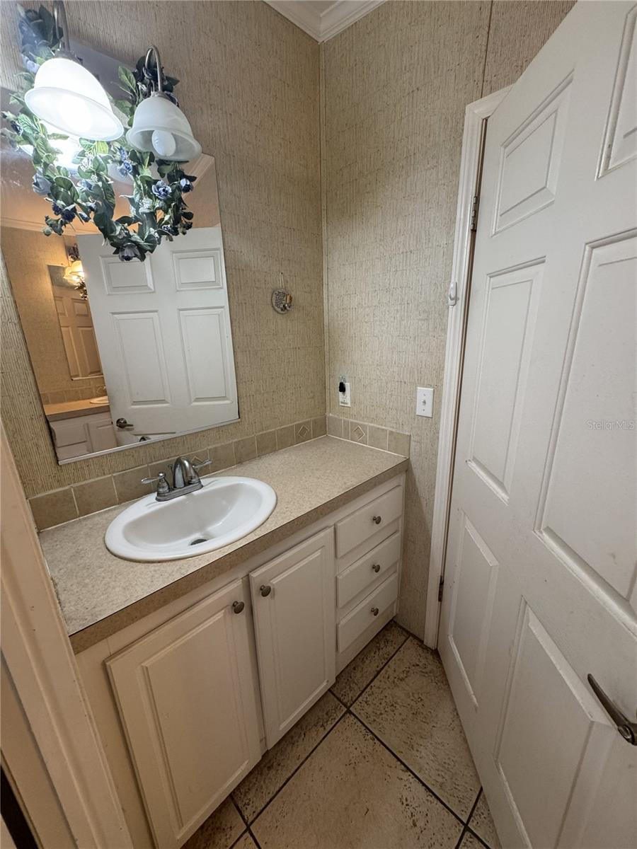 Image 26 of 41 For 216 Como Drive