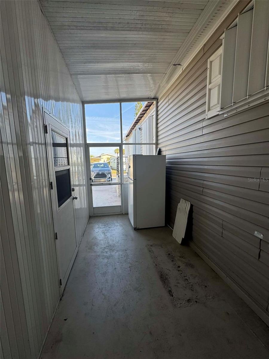 Image 27 of 41 For 216 Como Drive