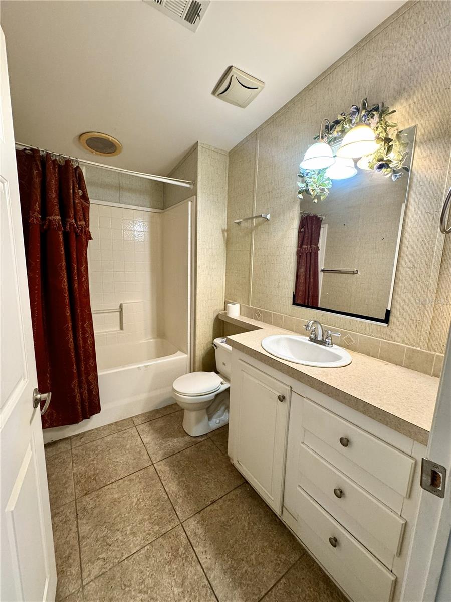 Image 29 of 41 For 216 Como Drive