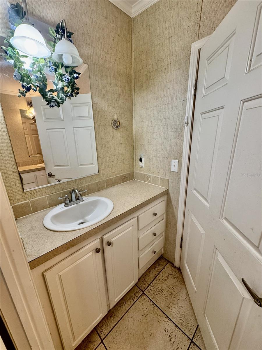 Image 30 of 41 For 216 Como Drive