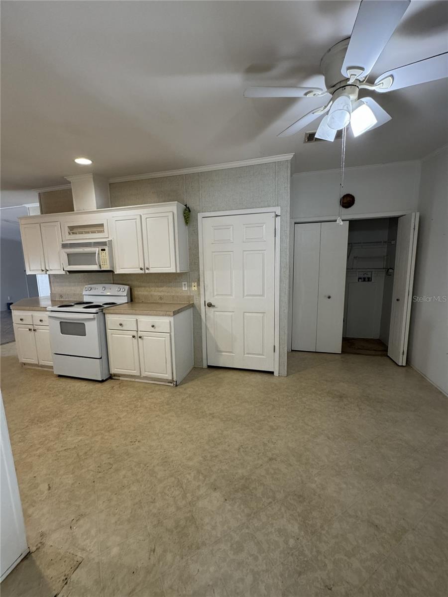 Image 34 of 41 For 216 Como Drive