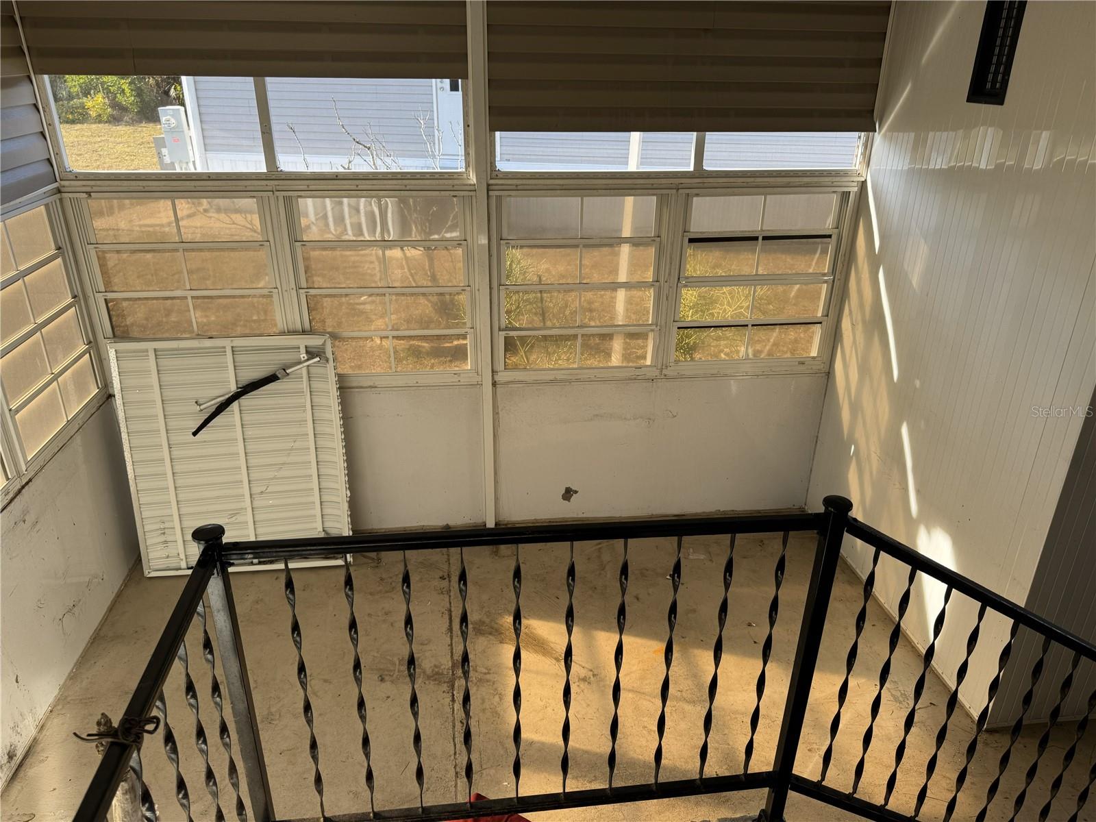 Image 35 of 41 For 216 Como Drive